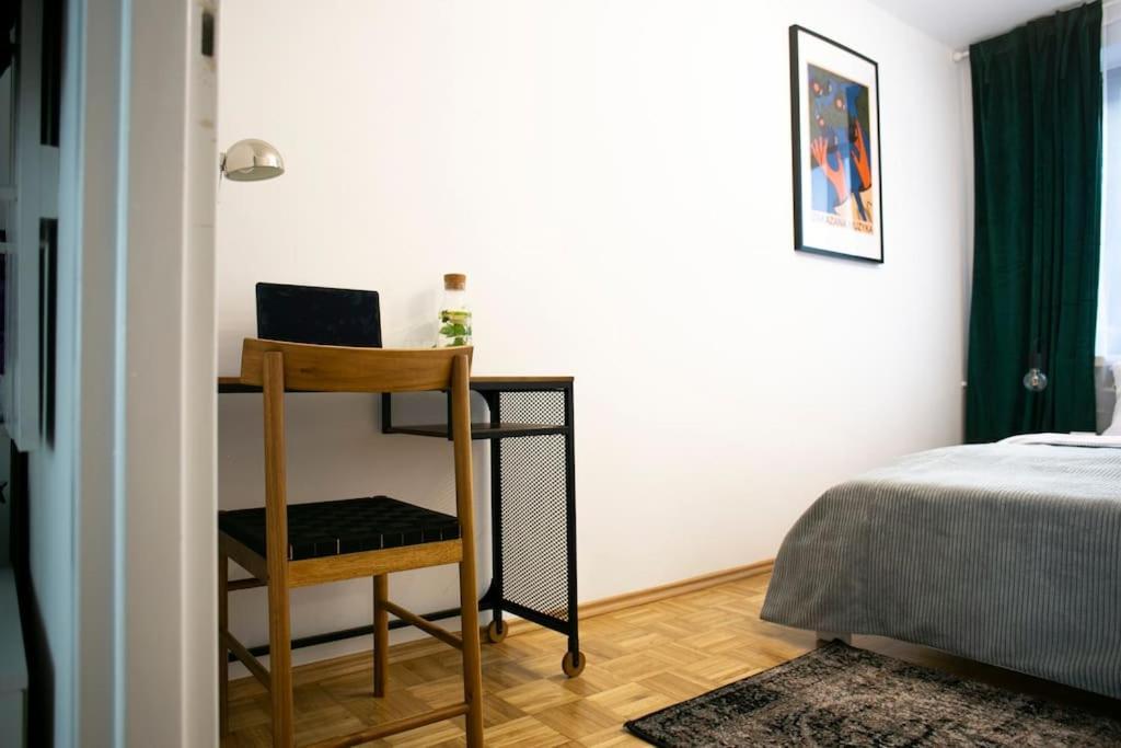 Oomph Center Well Designed With Balcony Apartament